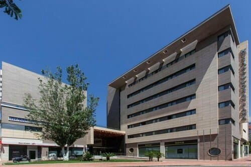 Внешний вид отеля Hotel Sercotel Gran Fama