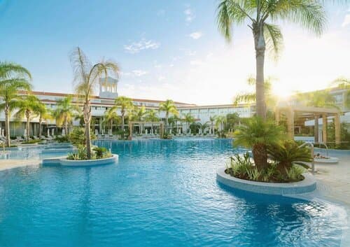 Внешний вид отеля Olympic Lagoon Resort Paphos