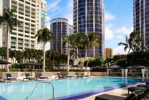 Внешний вид отеля The Ritz-Carlton Coconut Grove Miami