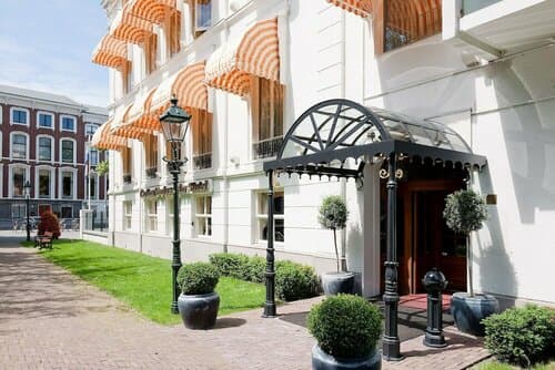 Внешний вид отеля Carlton Ambassador Hotel