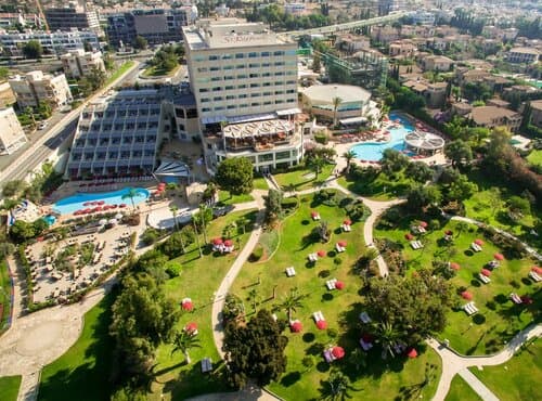 Внешний вид отеля St Raphael Resort & Marina