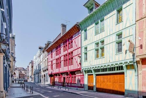 Внешний вид отеля Brit Hôtel Les Comtes de Champagne Centre Historique