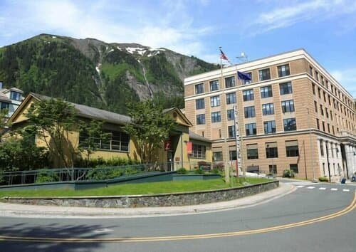 Внешний вид отеля Silverbow Inn Hotel & Suites