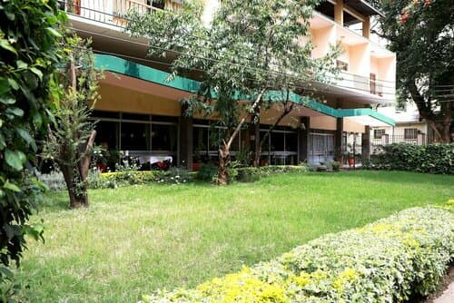 Внешний вид отеля The Equator Hotel