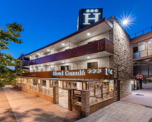 Внешний вид отеля Hotel Canada