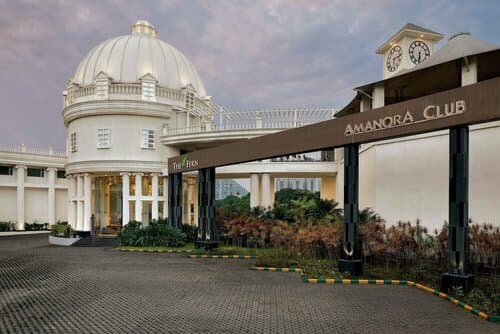 Внешний вид отеля Amanora The Fern Hotels & Club