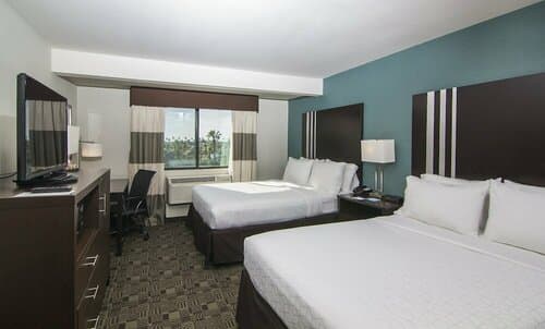Внешний вид отеля Holiday Inn Express Hotel & Suites Carlsbad Beach, an Ihg Hotel