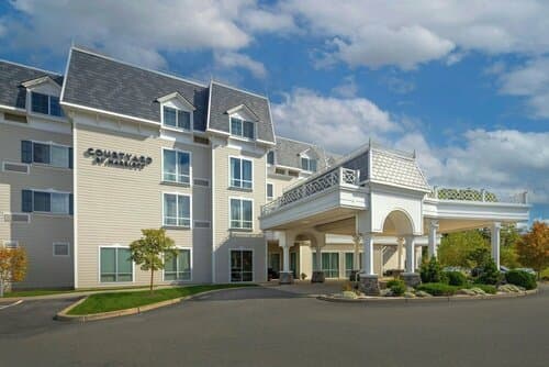 Внешний вид отеля Courtyard by Marriott Lenox Berkshires