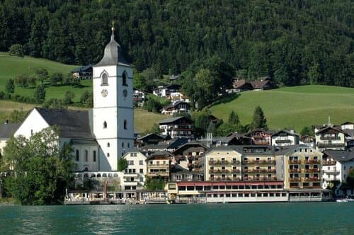 Внешний вид отеля Im Weissen Rössl am Wolfgangsee