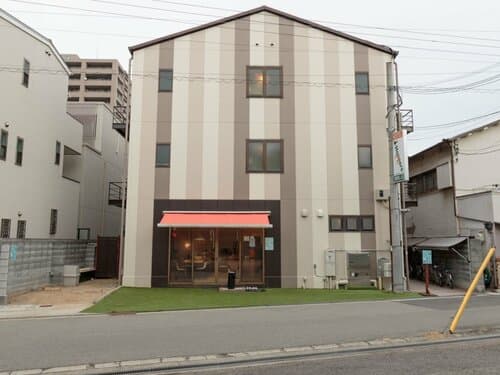 Внешний вид отеля J-Hoppers Osaka Universal - Hostel