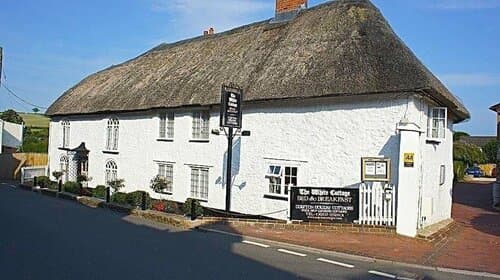 Внешний вид отеля The White Cottage B&b
