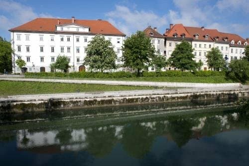 Внешний вид отеля Galeria River by Burja Hotels