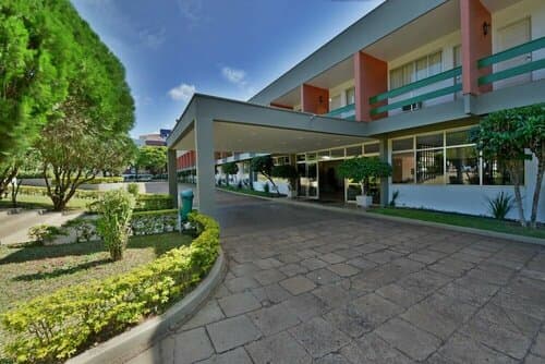 Внешний вид отеля Hotel Deville Express Guaíra